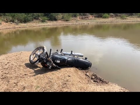 Water 💦 Off Roading Splendor Plus Bike Stunts And Drifting 😱