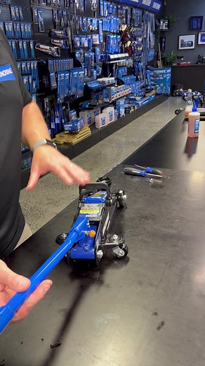 King Chrome 1350kg Trolley Jack: Easy Usage Guide