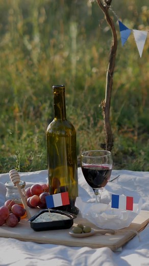 Get your tickets to this year's Iconic Franschhoek Bastille Festival! 🍷🇫🇷 Join us on 12 & 13 July for one of the valley’s most beloved weekends, complete with fine wines, gourmet fare, live music, and the ultimate Best Dressed competition. This year we’re celebrating in a new venue, right in the heart of Franschhoek. *Proudly sponsored by Prescient *Strictly for guests 18 and over | Franschhoek Wine Valley