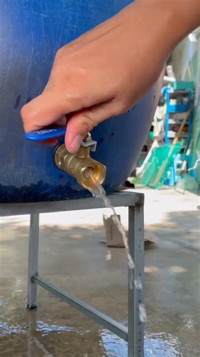 Process Point | How to Install a Bulkhead Fitting on a Plastic Water Barrel #DIY #PlumbingHacks #WaterStorage #HomeImprovement #LifeHacks | Instagram