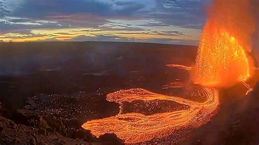 ハワイ・キラウエア火山が噴火、高さ約244mに達する溶岩噴出のタイムラプス映像