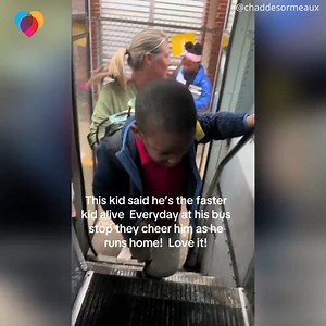 This kindergartener named Xavier wants to be the fastest kid alive. So every day, he runs of the school bus and all of the other students cheer him on as he speeds away 🥺 | KWTX News 10