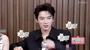Interview: Wang Xingyue can't help blushing after Wu Jinyan called him darling!!😍😳 #TheDouble #WuJinyan #WangXingyue #墨雨云间 #吴谨言 #王星越 #YOUKU #优酷 | Youku