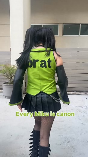 PURE MAGE on Instagram: "🟩🟩🟩🟩🟩BRATSUNE MIKU 🟩🟩🟩🟩🟩 #dragoncon #dragoncon2025 #miku #hatsunemikucosplay #hatsunemiku #brat #charlixcx #cosplay @dragoncon"