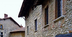 Découverte de la cité médiévale de Pérouges près de Lyon