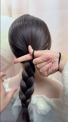 Super simple new Chinese-style side updo tutorial. This is how to do it for your weddi