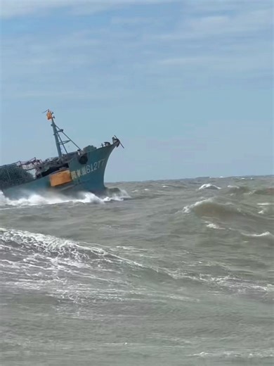 Exploring the Biggest Ship in the North Ocean