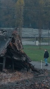 360K views · 1.2K reactions | Een verhaal waar je maag van omdraait...  De Nederlandse Kampbewakers van Auschwitz Journalist Stijn Reurs onthult de geheimen van 24 Nederlanders die tijdens de Tweede Wereldoorlog werkten in concentratiekamp Auschwitz, in de documentaire De Nederlandse Kampbewakers van Auschwitz. | Videoland | Facebook