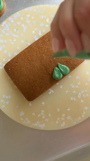 My favorite part of the holiday baking season is decorating (and eating) my very own gingerbread house 🎄 #gingerbreadhouse #royalicingcookies #oddlysatisfying #cookiedecorating #christmascookies | Butterfly Bakes ATL