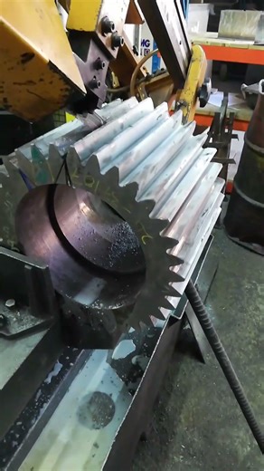 USING BAND SAW IN CUTTING THROUGH CASTED GEAR TEETH PRIOR TENSION TEST AND FERRITE COUNT