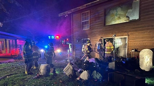Crews respond to late night house fire in southern Boone County
