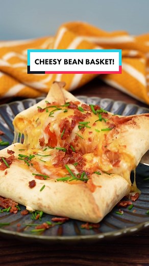 CHEESY BEAN BASKET! 🧀 To a tortilla add 4 cheesestrings to the outer part of the wrap, then roll each inwards to form the basket 🍡 Skewer each cheesestring with a cocktail stick to stop the wrap unravelling 🥚 Add 2 tbsp of beans, a small egg, and a good handful of cheese (you want to cover the yolk, this will protect it in the air-fryer) 🧂Season with salt & pepper and add to the air fryer and cook on 180C for 4-5 mins 🌿 Garnish with chopped crispy bacon and fresh chives #thisisplanetfood #f