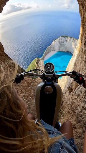 10K views · 1.7K reactions | The cliff asks only one thing: be honest. | Libriana8 | Facebook