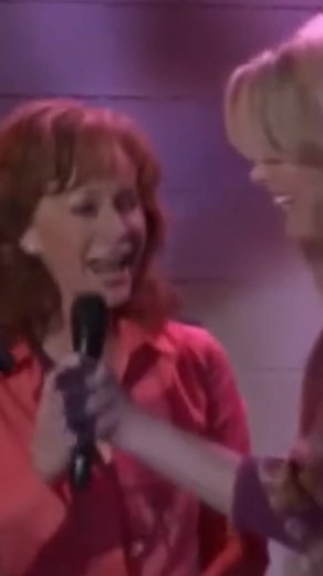 When that second drink at the karaoke bar really kicks in... #Reba #BarbraJean
