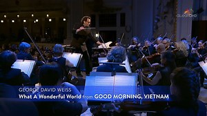 🎼 «What a Wonderful World» (de «Good Morning, Vietnam»), célebre tema de este clásico del séptimo arte, es una de las obras que el tenor Jonas Kaufmann interpreta en este delicioso concierto «El sonido del cine». Le acompaña la Sinfónica Nacional de la República Checa, con dirección de Jochen Rieder. Disfrútalo sintonizando nuestro canal. 📺 Sintonízanos: 🇦🇷 Cablevisión 503 | 🇧🇴 Tigo 881 | 🇨🇱 Zapping 136 | 🇨🇴 Tigo-UNE 323 | 🇪🇨 TVCable 926 | 🇵🇾 Copaco 352 y Tigo 513 | 🇺🇾 TCC 462 Nu