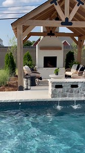 Who else would love to hang out in this beautiful modern outdoor pool house? 🙌 @myrusticmodernhome did a great job! | American Farmhouse Style