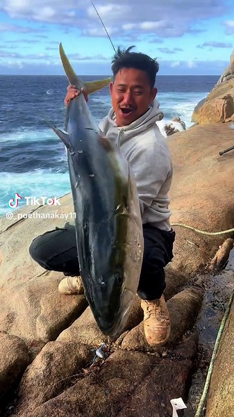 Catch Kingfish While Rock Fishing in Western Australia