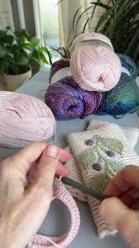 Fingerless Gloves - Which color wins? Crochet Pattern. #crochetmittens #mosaiccrochet