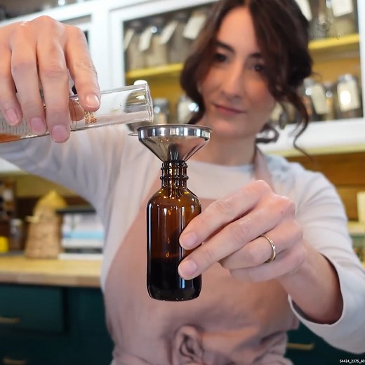 Making a POTENT Respiratory Tincture #tincturemaking #immunityboost #elderberry #mullein | The Honeystead