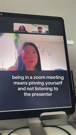 i’m just making eye contact with myself the whole time | funny zoom class