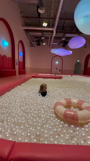 First look at Dream Point in Dublin, which opened in April. A €3 million project, several years in the making, 21,000 square feet, from Ireland’s largest ball pit, to light-reactive inflatables, animated projection rooms and glowing corridors, Dream Point is a world where creativity, play and awe come together. 🎈 Dream Point is Ireland’s first purpose-built immersive, multi-room visual playground. It is designed to ignite imagination and wonder. 🎈 Info: https://dreampointexperience.ie #dreampo