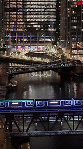 CTA elevated train Christmas edition | Chicago Epic
