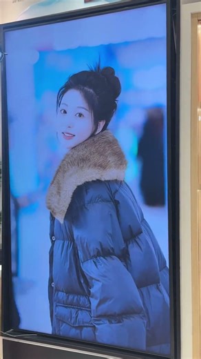 Can someone help me track down the girl I met at the mall?