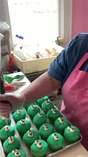 1.4K views · 36 reactions | Leap frog cupcakes are the perfect afternoon treat on leap day!! Open until 6:00 | Creations Baking Company | Facebook