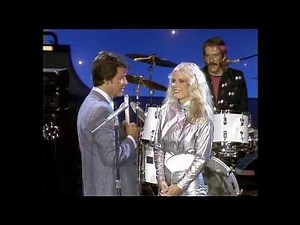 Dick Clark Interviews Kim Carnes - American Bandstand 1982