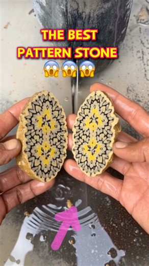 This stone's pattern is unique 😱😱😱 featuring intricate symmetrical patterns resembling flowers or lace. The bright yellow center is surrounded by a light gray petal-like pattern with thin black lines, creating a precise carving or mosaic effect #lapidary #gemstones #minerals #agate #hunting @sorotan | Arshaka Alfarizqy