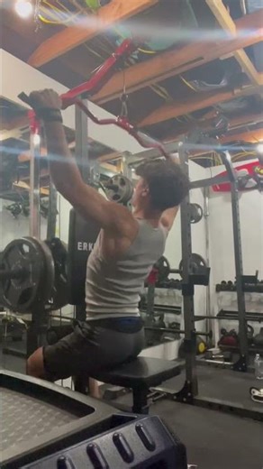 How to Use Lifting Straps Correctly 💪 | Improve Grip & Build a Stronger Back