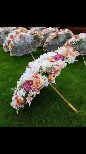 Vibrant Floral Arrangements: Bouquets of Roses and More