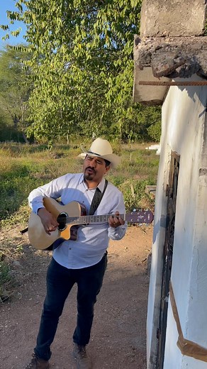 Una cruz de madera ✝️🪵 cantada en un lugar donde todos vamos en algún momento! Dónde termina el ego ,la arrogancia,el rencor.lugar que no distingue clases sociales! Con todo respeto se la enviamos ! @fansdestacados David Araujo @Antonio Zagaste @ElNiñoDelAcordeon🪗 | David Araujo