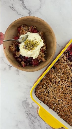 Berry Crumble Recipe | Easy Healthy Homemade Breakfast or Dessert