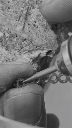 Secure Diamond Bangle Lock Mechanism | Bezel Setting Bangle #Shorts