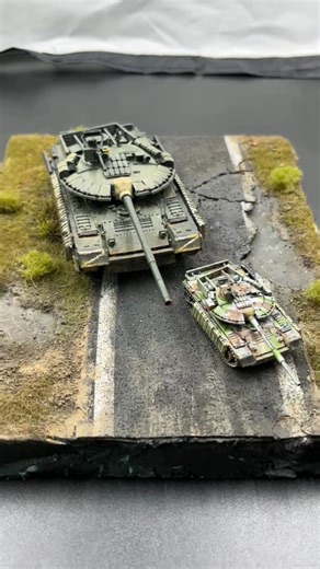 Tank miniature model comparison display #miniaturemodels #diorama #scalemodel #diy #militarymodel