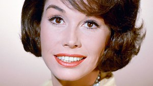 Legendary Actress Mary Tyler Moore Dies at 80