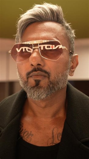 Honey_singh_google on Instagram: "🎤✨ Yo Yo Honey Singh is back with a bang in 2026! 🚀🎶 Just dropped his latest video and it's an absolute VIBE! 🔥🔥 From catchy beats to killer dance moves, this one’s got us all on our feet! 💃🕺 Have you checked it out yet? What’s your favorite part? Let’s chat in the comments!👇👇 ☆ Follow👉@honey_singh_google 👈 ☆ Artist : Yo Yo Honey Singh ☆ Honey 3.0 ☆ Follow👉@honey_singh_google For More Content Related to yoyohoneysingh. ☆ Hashtags ☆ #yoyohoneysingh #h