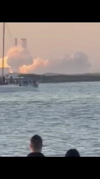 UFOs Filmed At SpaceX Rocket Launch 18th November 2023 Strange Footage ‪@ufonews1‬