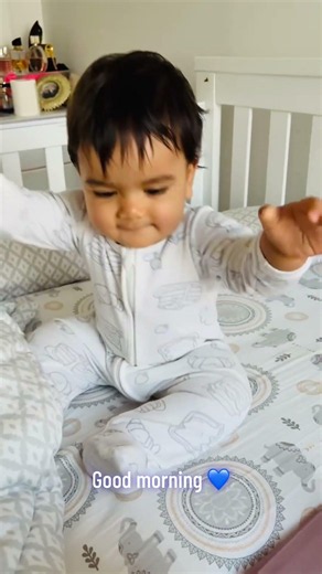 Baby G’s morning routine: wake up, sit up, and see what’s happening around him. 🤍