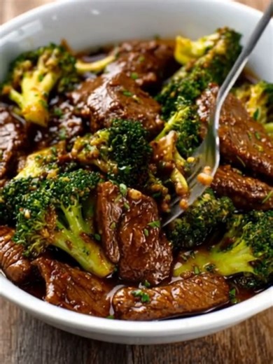 A delicious and easy Keto Slow-Cooker Beef & Broccoli recipe that is perfect for a low-carb diet. Ingredients 1 pound flank steak, thinly sliced against the grain 4 cups broccoli florets 1/2 cup beef broth Full Recipe in First comment Enjoy ❤ 👇👇 | Olivia Recipes