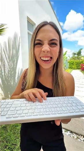 Cata y el teclado mágico 🪄👱🏻‍♀️