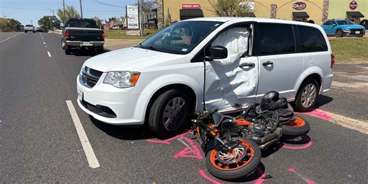 Motorcyclist hospitalized after Longview crash