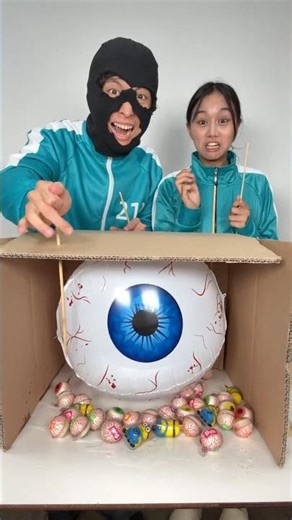 Giant Eyeball Balloon Popping Game