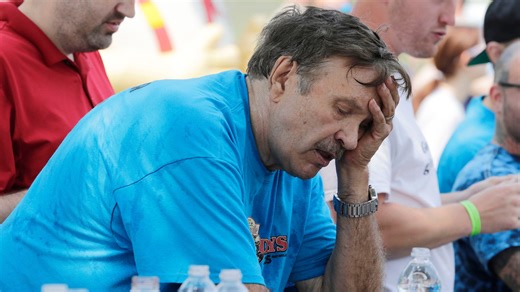 Chicagoan Frank Wach wins brat eating contest for third time at Brat Days in Sheboygan