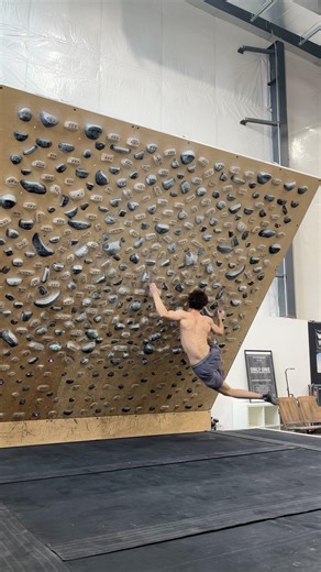 Meet outside v12 at 40; bang bang bang #climbing #iwantit