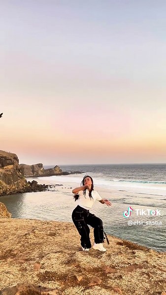 Tarian Dayak Menghibur dengan Musik Tradisional