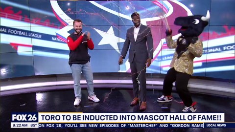 Texans' Toro headed to Mascot Hall of Fame
