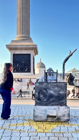 How Silverman Statue is getting down when the reward is waiting. #silvermanstatueofficial #floating