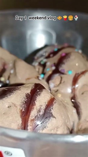 weekend vibes ✨🫶 #food #love # waffle🧇l chicken burger 🍔 french fries 🍟chocolate ice cream 🍨 # cock🍹